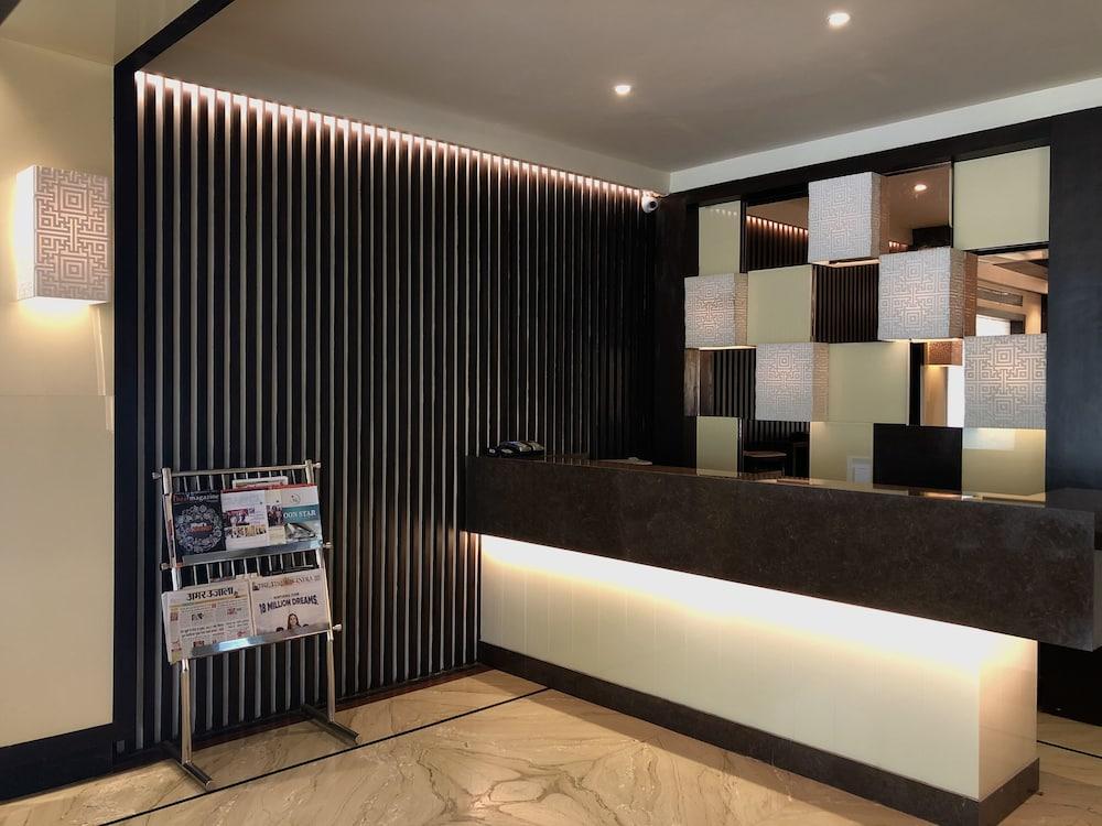 Royale Sarovar Portico