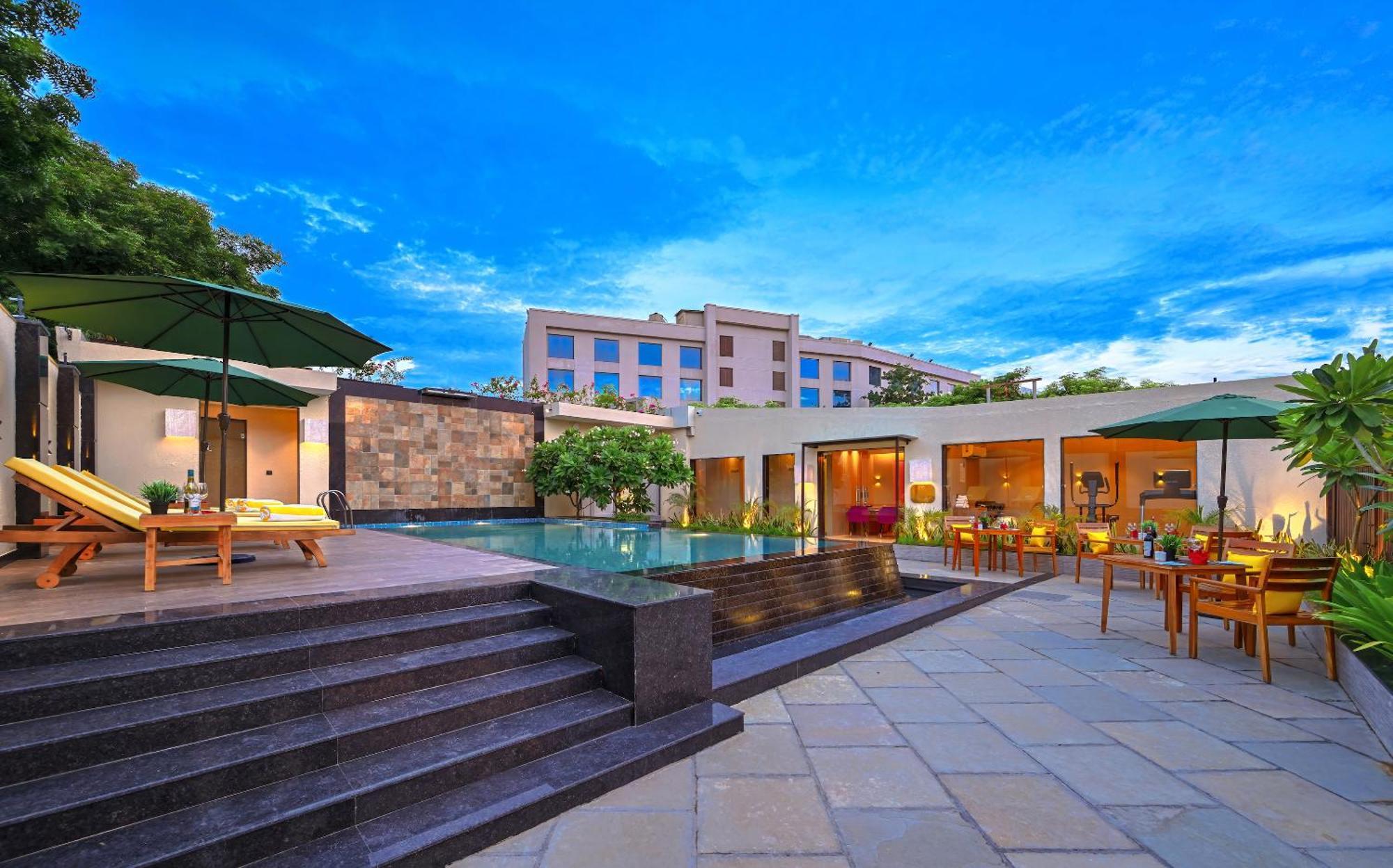 Royale Sarovar Portico Hotel