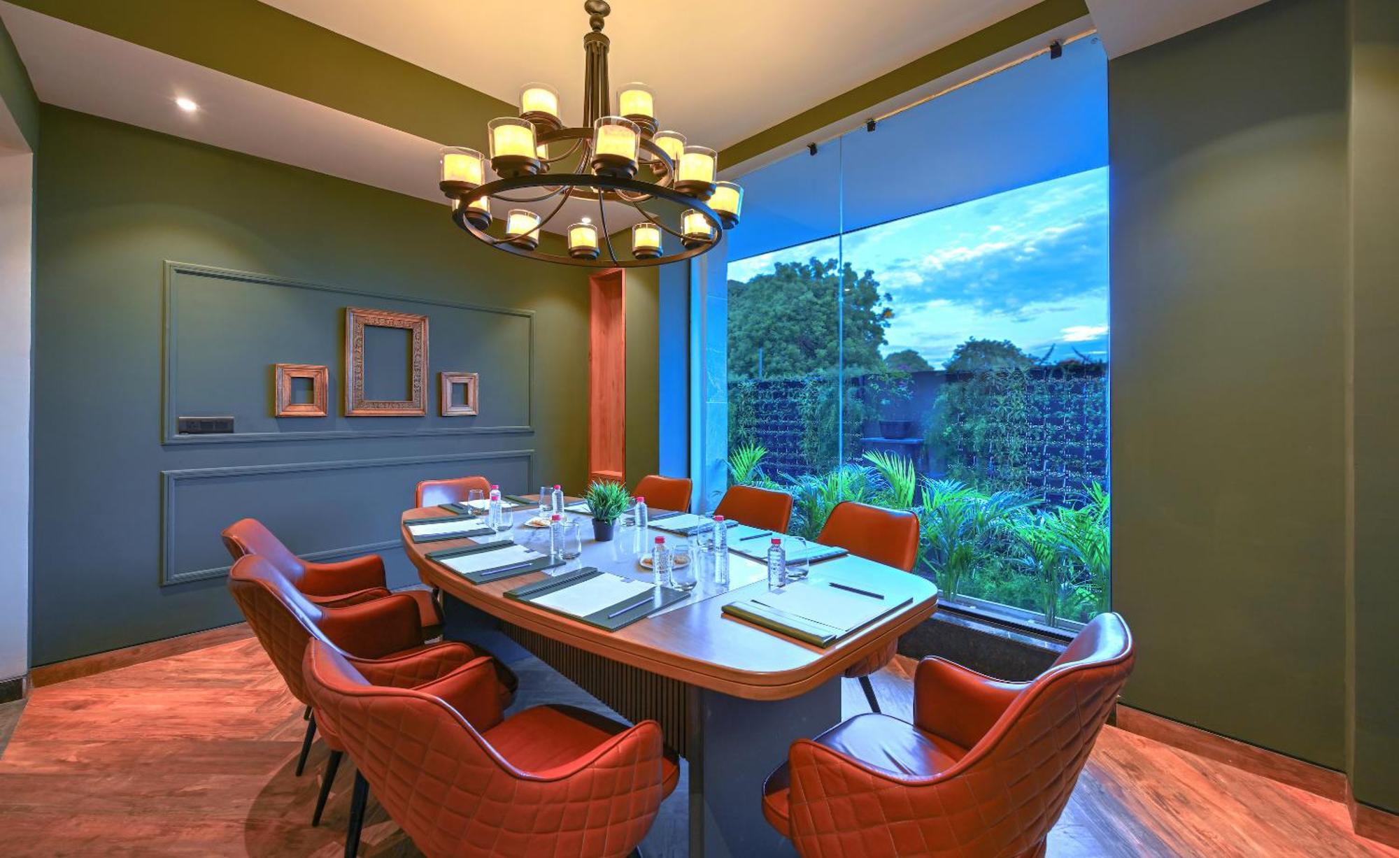 Royale Sarovar Portico 4*