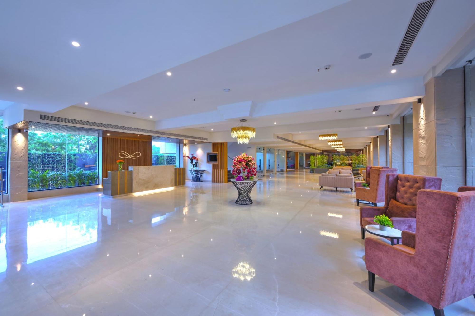 Royale Sarovar Portico 4*