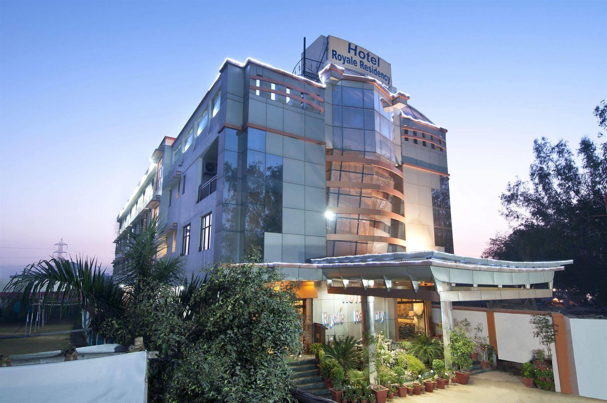 Hotel Royale Sarovar Portico